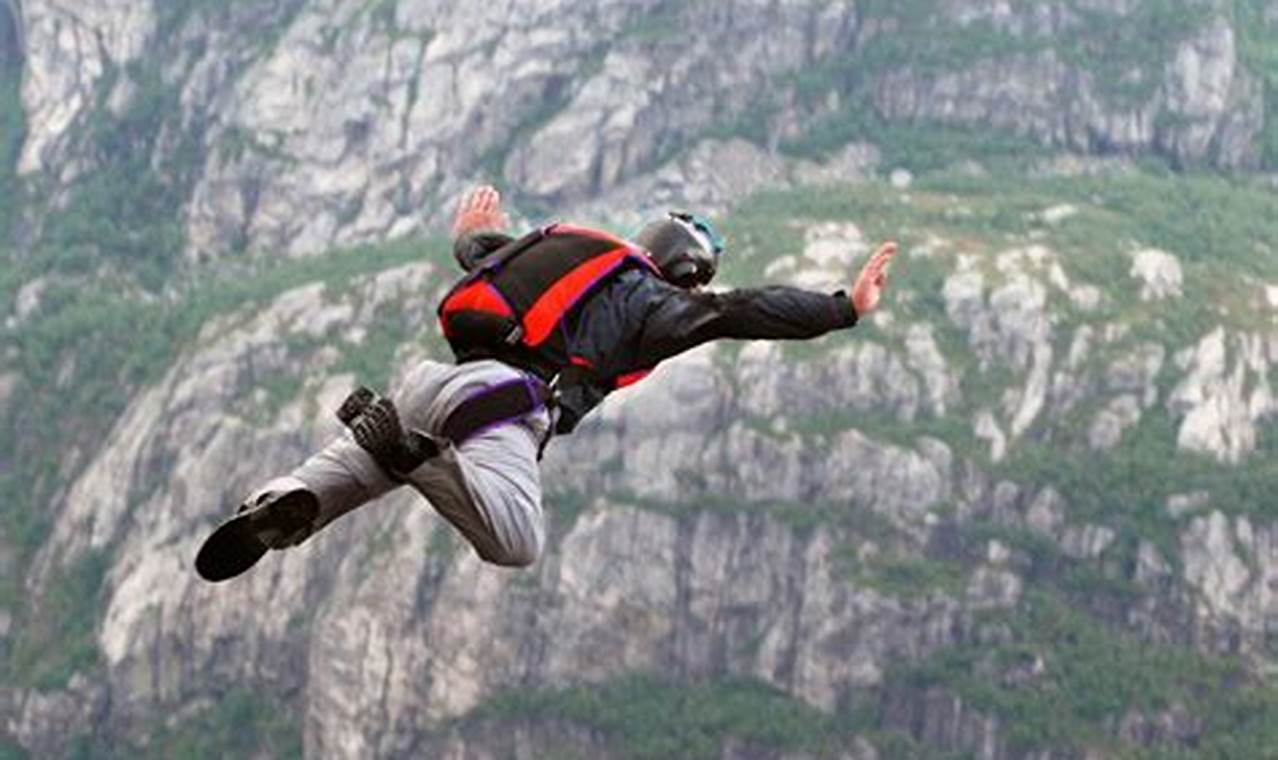 Unveiling the Thrill: A Comparative Guide to Base Jumping vs. Skydiving
