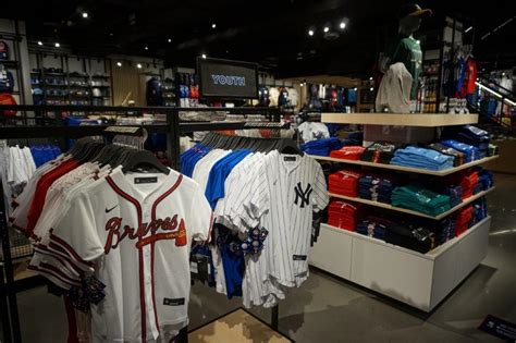 baseball retail stores online