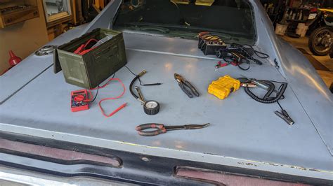 Basic Tools To Keep In Car