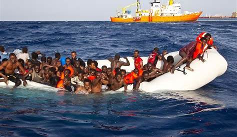 Bateau Migrants Lampedusa Are Moved From Overcrowded Italian Island Facility