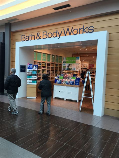 bath and body works opening hours