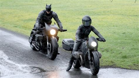 batman rober pattinson bike