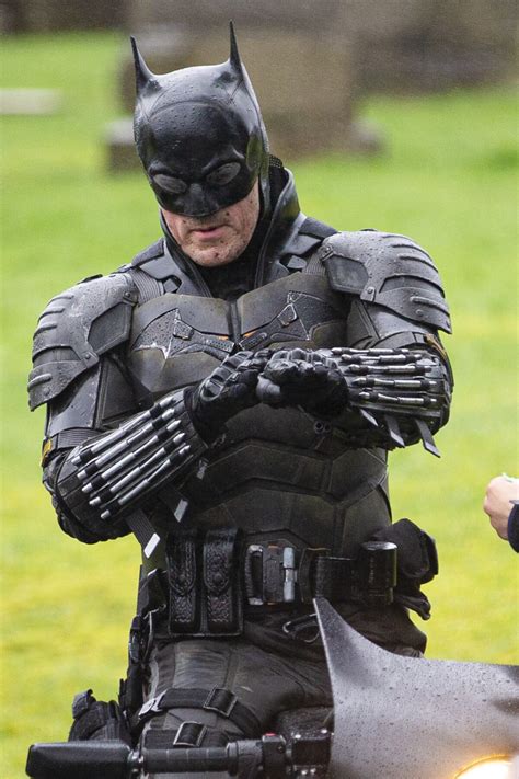 batman robert pattinson suit