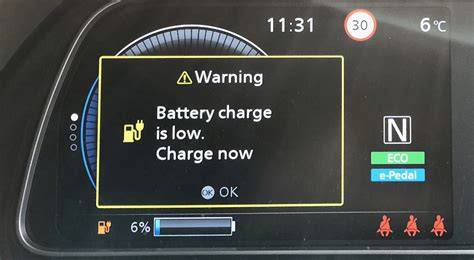 8 Low Battery Voltage Alarm indicator circuits using SCR transistor IC