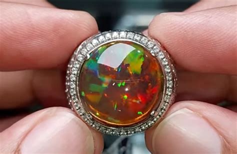 Merawat Batu Opal