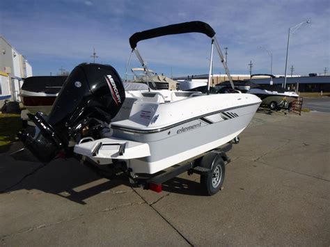 Bayliner Element E16 Vs E18