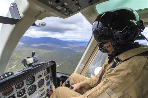 be a helicopter pilot in canada