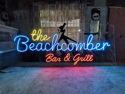 Beachcombers Bar