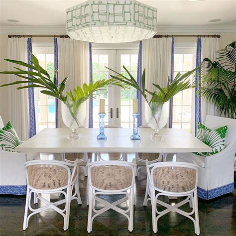 25 Best Beach Style Dining Rooms for a Bright Holiday Feast
