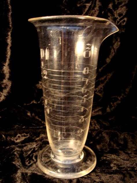 beaker glass pitcher