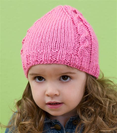 Easy beanie knitting pattern. Free. Front right view. Easy