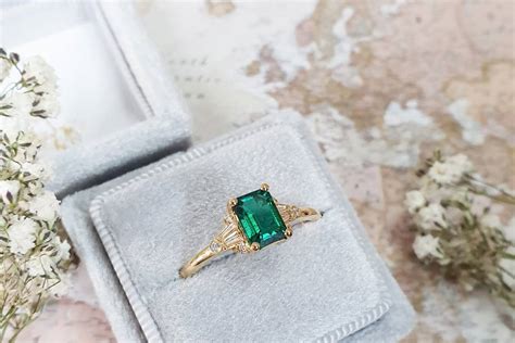 beautiful emerald rings
