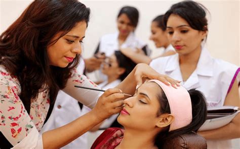 beauty parlour training near me