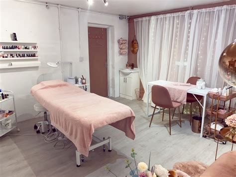 beauty rooms to rent in corby