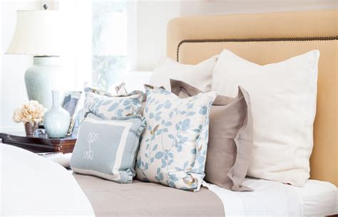 Bed Pillow Arrangements