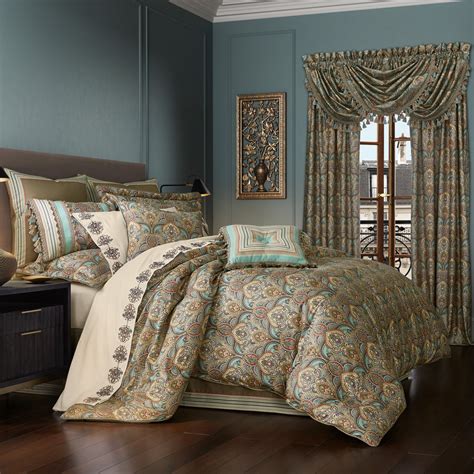 Bedding Set With Curtains