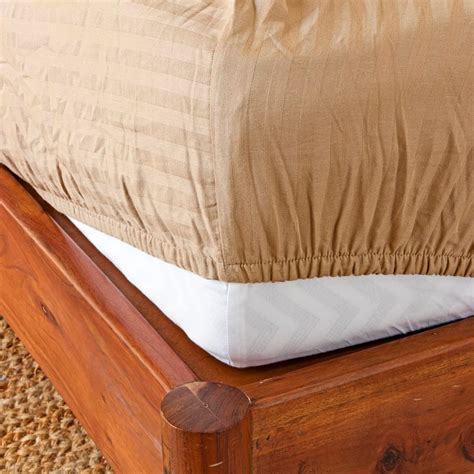 Bedsheet With Elastic