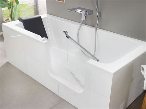 Badewanne mit Einstieg und Tür, begehbar IHRBAD.INFO