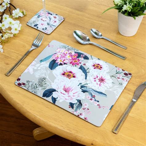 beige placemats and coasters