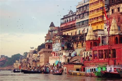 India Jean Moulin speaks English