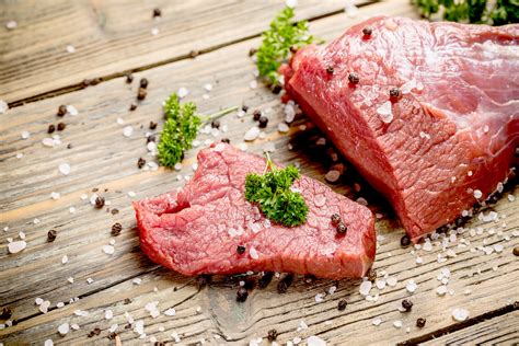 beneficios de comer carne cruda
