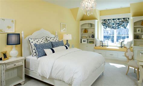 Benjamin Moore Hawthorne Yellow Bedroom