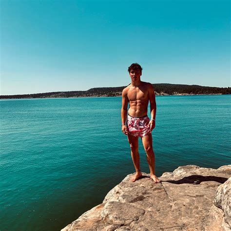 benson boone height feet