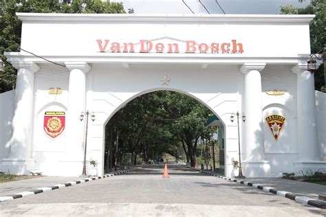 Melihat Sejarah Benteng Pendem ‘Van Den Bosch’ Indonesia Traveler