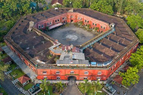 Objek Wisata Sejarah Benteng Van Der Wijck Gombong YouTube
