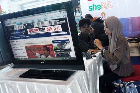 Berinteraksi dengan Pembaca