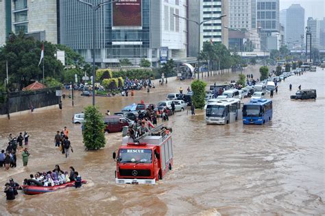 berita banjir di indonesia
