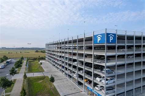 berlin brandenburg parking lotnisko