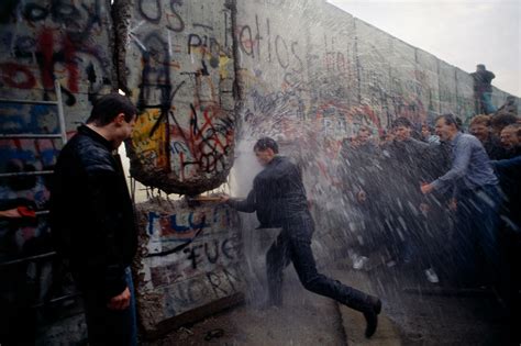 Berlin Wall Year Fall
