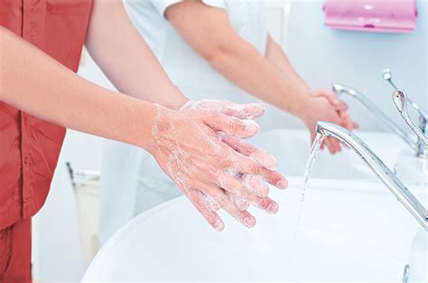 bersihkan tangan