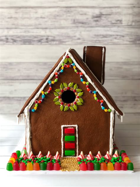 Best Candies To Decorate A Gingerbread House