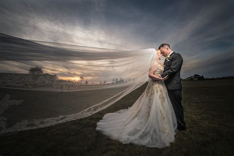 8 Best Wedding Flash Photography Techniques