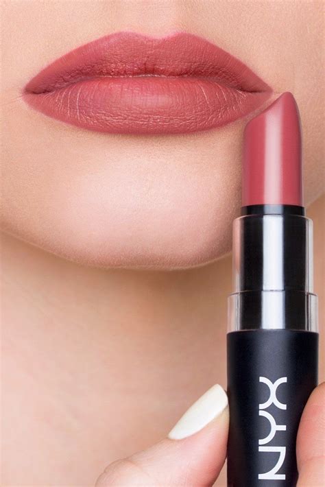 Pretty&Adorable NYX Matte Lipstick in Natural