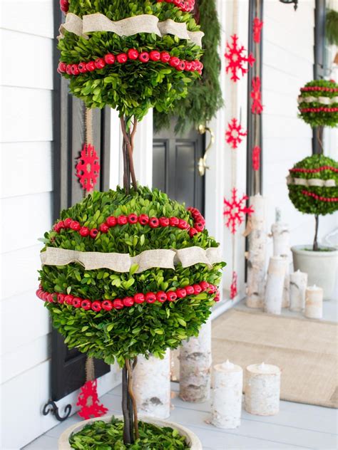 22 Best Outdoor Christmas Tree Decorations and Designs for 2023