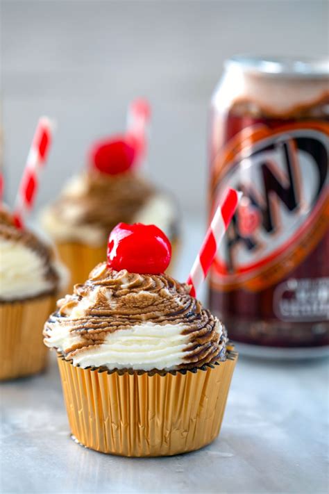 Pin by Venez on Cakes & Desserts Rootbeer float cupcakes