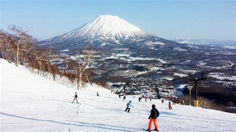When is the best time to go skiing in Niseko, Japan