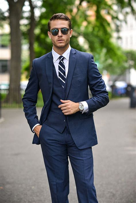 best colour shirt to wear with navy blue suit