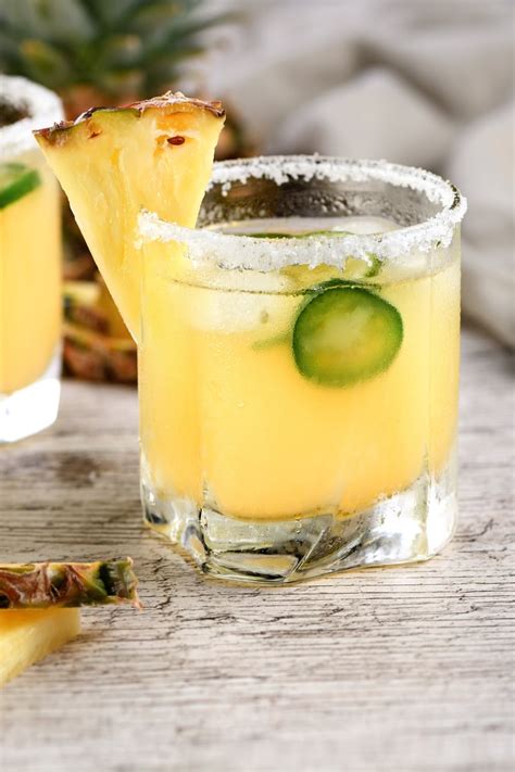 Best Drinks To Make In A Pineapple