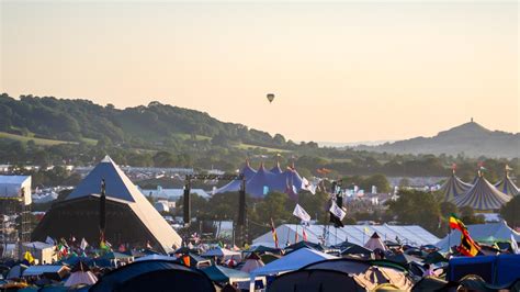 best glastonbury performances by legends