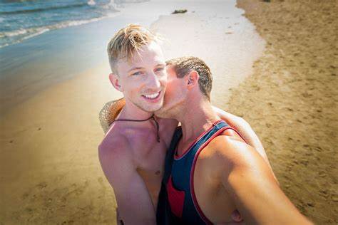 BEST HOLIDAY DESTINATIONS FOR GAY SINGLES