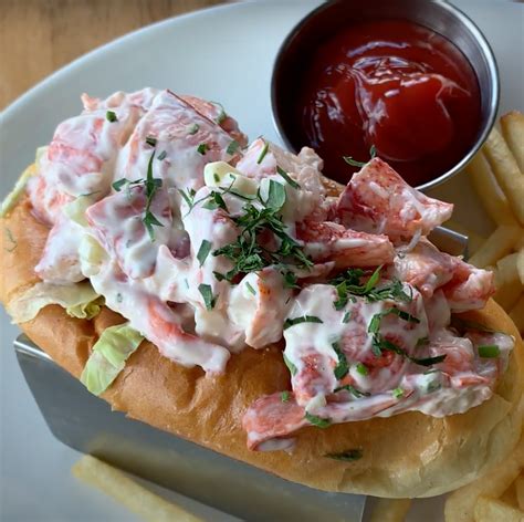 Best Lobster Rolls in Newport RI Find Seafood Restaurants & Cafes