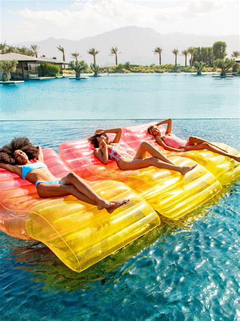 persianwildlife.us:best luxury pool floats