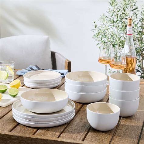 Best Outdoor Entertaining Dinnerware