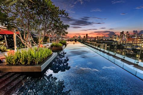 best pool hotels in singapore