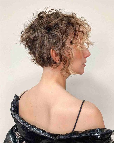 Best Short Haircuts For Fine Frizzy Hair     Embrace Your Locks With These Stylish Cuts