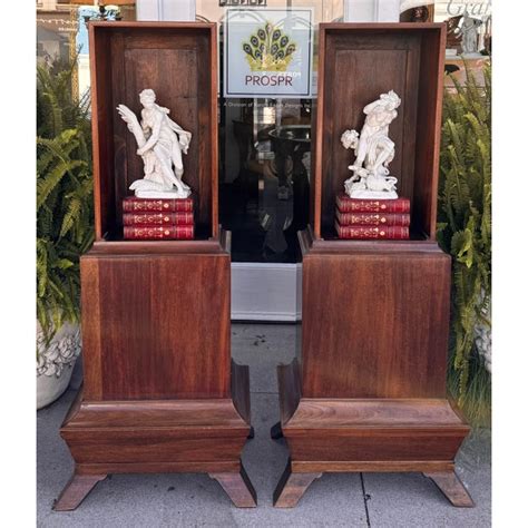 Best Statues Cabinets